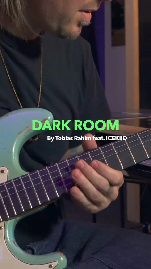 DON’T YOU DARE!! GUITARSOLO “Dark Room” - just for fun 😉  #guitarist #guitar #tobiasrahim #icekiid #guitarsolo #musicians #musiciansofinstagram #playingguitar #learn